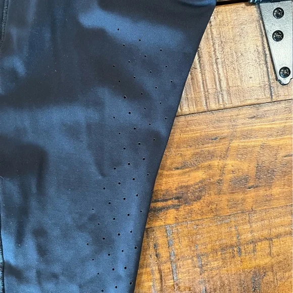 Under Armour Women's Black Capri Leggings - Picture 4 of 5